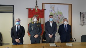 FirmaPnrr in piedi.jpg