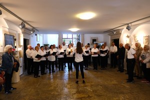 Dignano d'Istria 30 5 2024 - Accoglienza in canto nella sede della Comunità degli Italiani.JPG