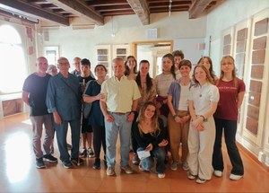 Foto di gruppo studentiguide e visitatori.jpg